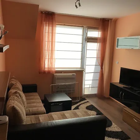 Lora's Cheap And Cozy Flat *