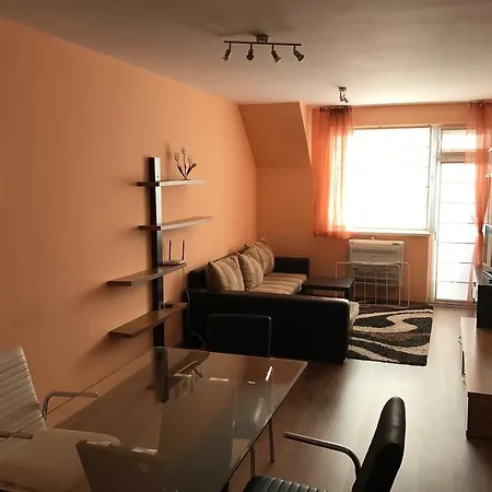 Lora's Cheap And Cozy Flat